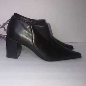 Transit point toe booties size 7